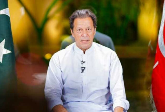 Youngsters should lead the country from front in crises time: Imran Khan