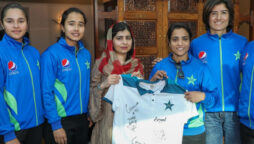 Malala Yousafzai meets with Pakistan Women cricketers