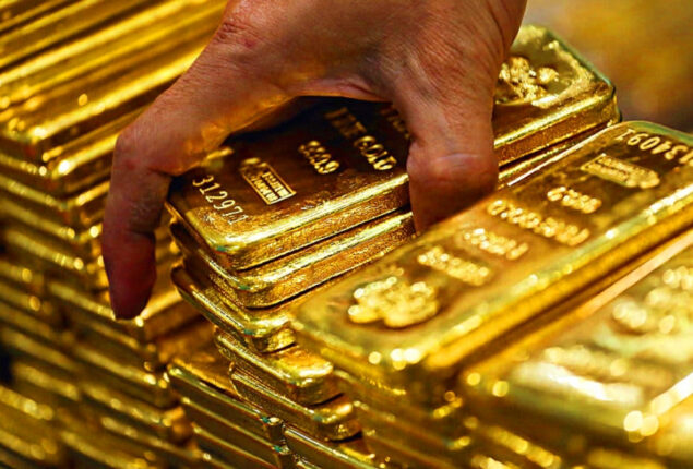 Gold hits all-time high of Rs182,800/tola