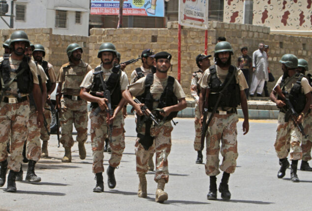 Sindh Rangers, Police conduct joint combing operation in Karachi