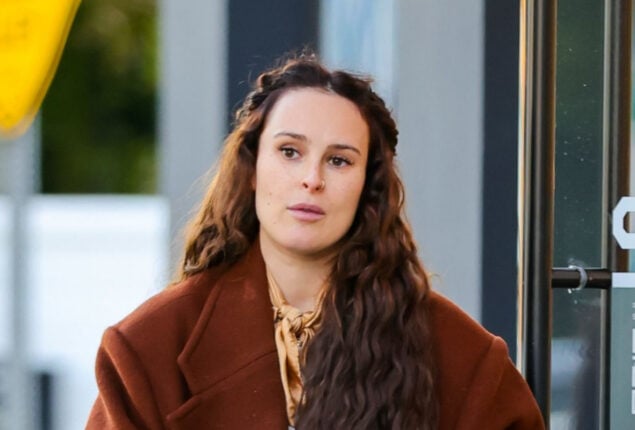 Pregnant Rumer Willis in sweet family photo with mom