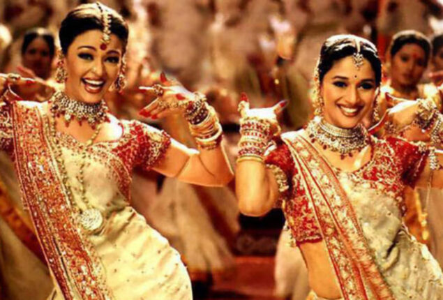 Aishwarya Rai and Madhuri Dixit ‘Dola Re Dola’ dance turns into ‘Waka Waka’
