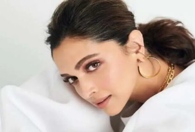Watch: Deepika Padukone seems unfazed by Besharam Rang row, and gives big smile