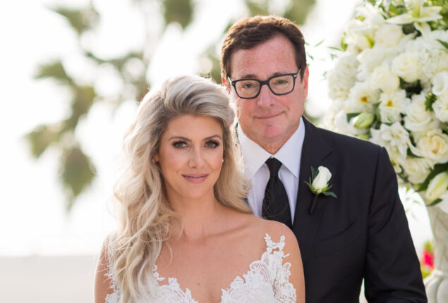 Kelly Rizzo marks her first Christmas without Bob Saget