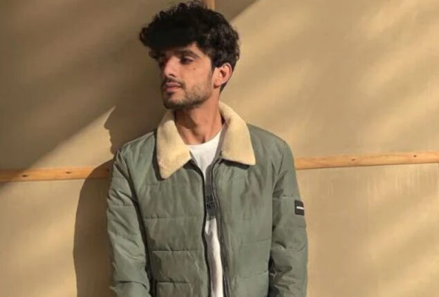 Kaifi Khalil sings ‘Kahani Suno’ for Ahsan Khan