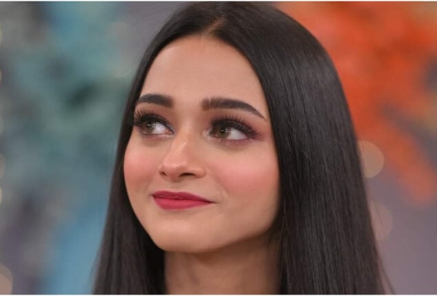 Ayesha Mano’s Fails to impress her fans in new dance video