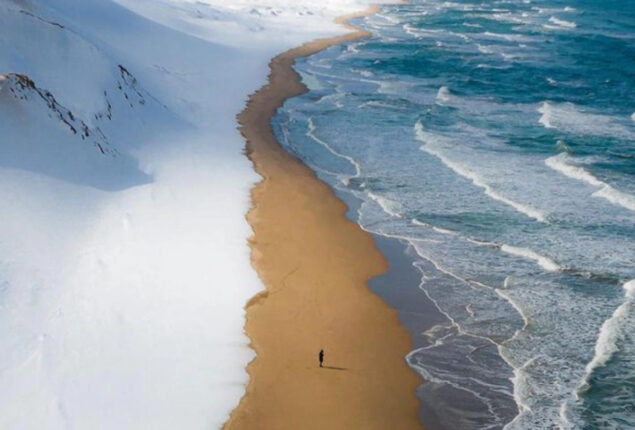 Japanese beach photo with snow, sand, and sea went viral