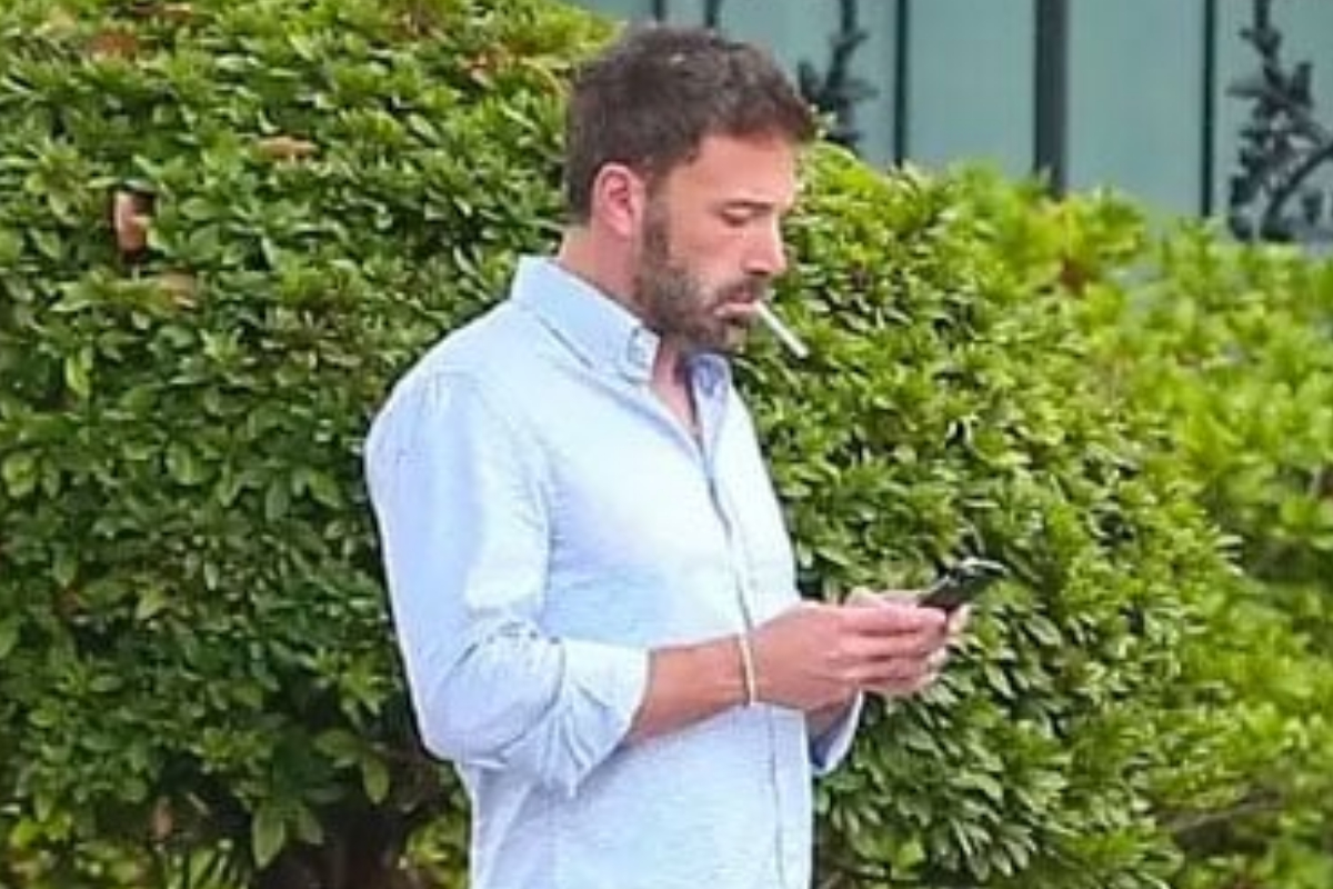ben affleck smoking