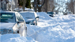 US winter storm traps people in cars in New York State