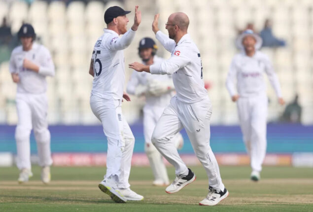 England is leading, Pakistan is trying to set a competitive target