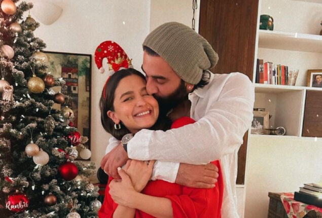 Ranbir Kapoor kisses Alia Bhatt in sweet Christmas picture