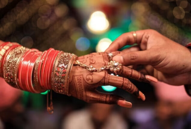 UP groom cancels wedding after kissing bride on stage to win bet