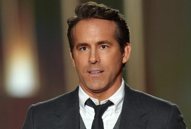 Ryan Reynolds delivers a spirited acceptance speech when he receives People’s Icon Award