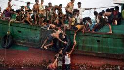 Rohingya refugees stuck on boat without supplies