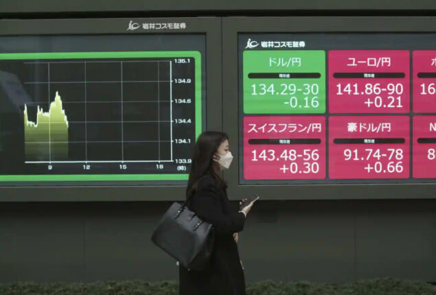 Asian shares dip as investors forecast China reopening policy