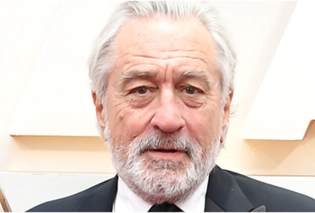 Police arrests women trying to steal Robert De Niro’s Christmas tree