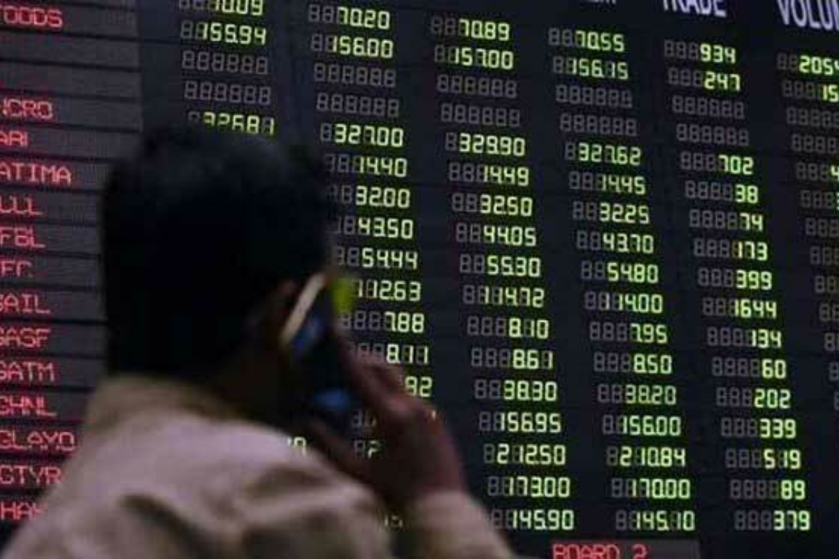 PSX sheds 489 points over political noise