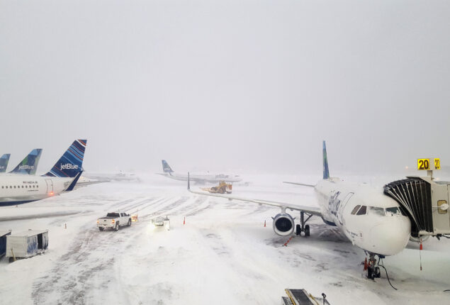 US flights are cancelled due to winter weather