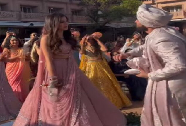 Groom turns performer for bride by singing and dancing to a song