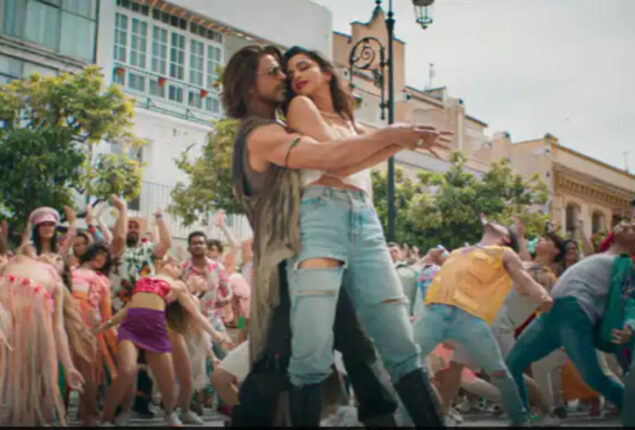Jhoome Jo Pathaan failed to impress netizens says it’s cringey