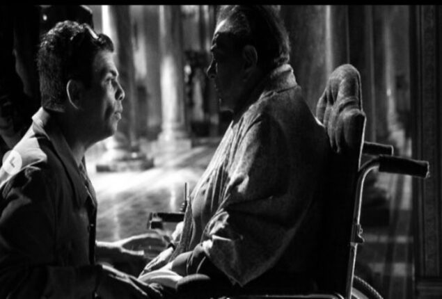 Karan Johar wishes Dharmendra with pics from Rocky aur Rani set