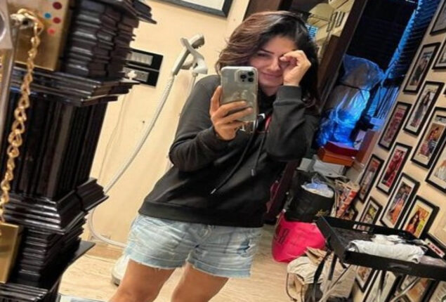 Raveena Tandon looks very young for her age in latest pic