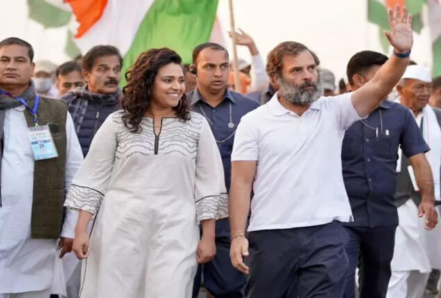 Swara Bhasker gives Rahul Gandhi flowers, urges all to join him