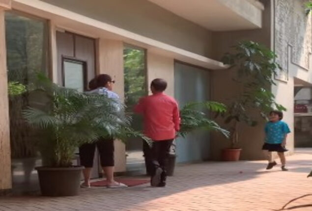Taimur Ali Khan runs away as mother Kareena Kapoor tries to catch