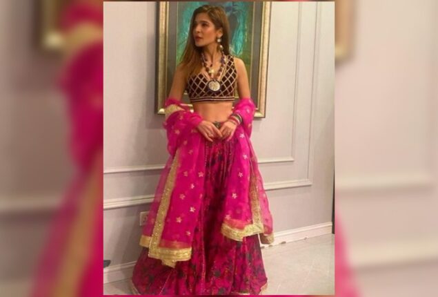 Ayesha Omar radiates elegance in shocking pink lehenga set 