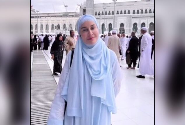 Shaista Lodhi shares pictures from Makkah as she performs Umrah