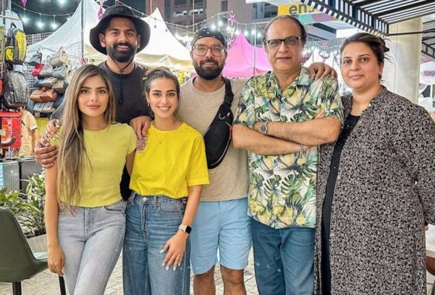 Adorable pictures of Iqra Aziz & Yasir Hussain from Thailand