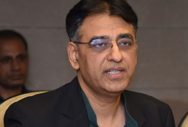 PTI leaders slam govt for not providing details of Toshakhana gifts