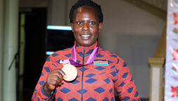 Kenya’s Jelimo receives her bronze medal from London 2012 Olympics