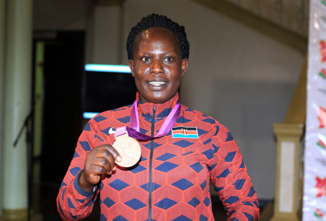 Kenya’s Jelimo receives her bronze medal from London 2012 Olympics