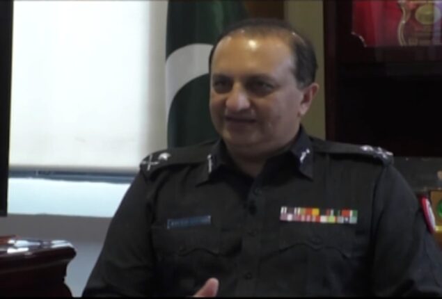 Karachi police chief asks citizens not to resist during robbery attempt