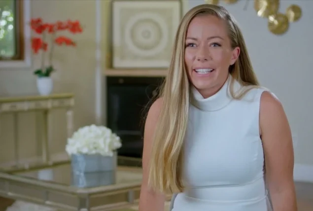 Kendra Wilkinson spotted with kids during a vacation