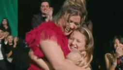 Kelly Clarkson and Daughter River Rose at 2022 People's Choice Awards