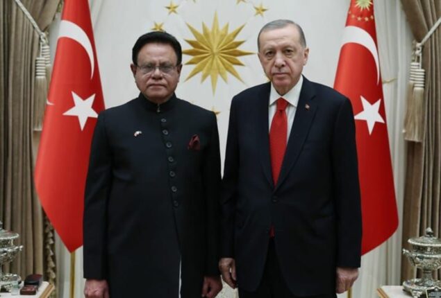 Pakistan ambassador presents credentials to President Erdogan