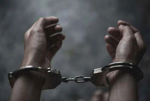 Police arrest five armed suspects in New Karachi