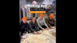 Foreigners help cook food at Gurudwara Bangla Sahib, wins heart