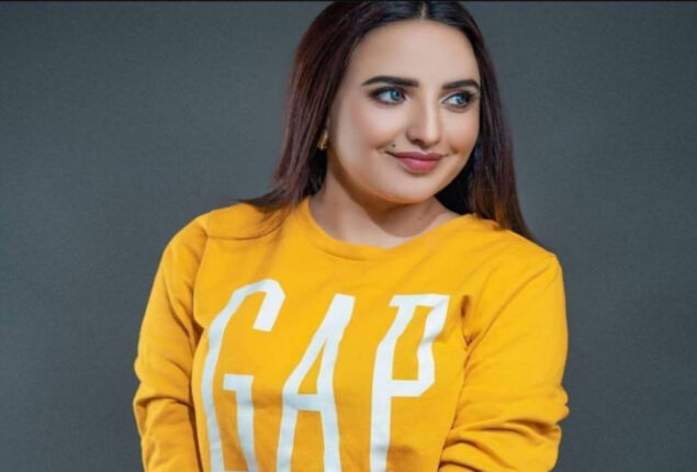 Throwback: Hareem Shah takes internet by storm with her swimming Videos