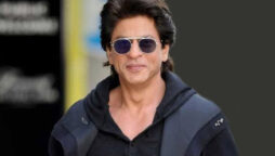 Shah Rukh Khan performs Tujhe Dekha Toh for fans at an event