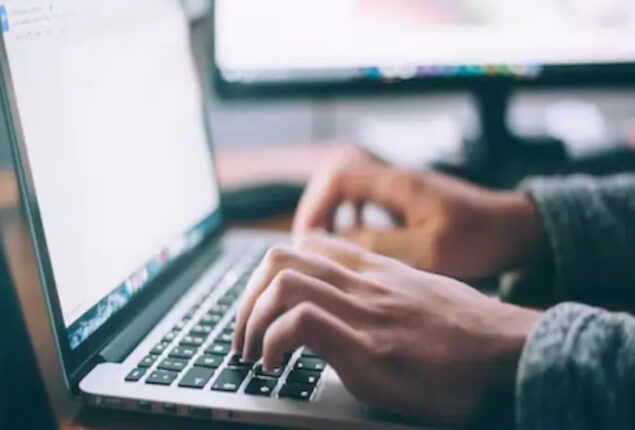 Student sends screenshot of email to professor goes viral