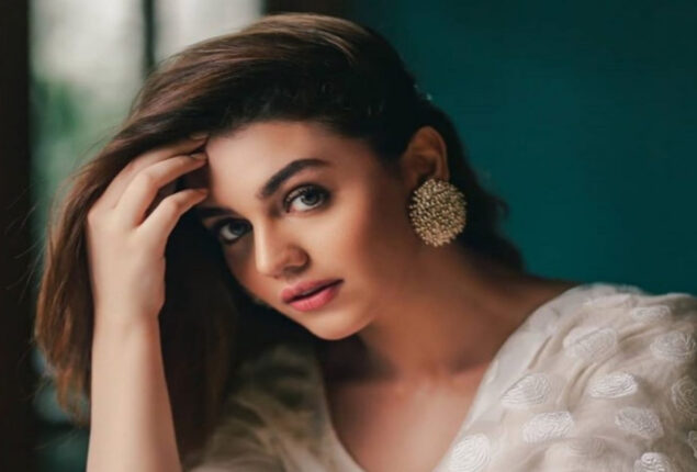 Zara Noor Abbas denies being cast in a future drama