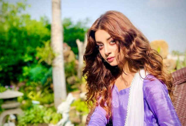 Alizeh Shah joins lensa photography trend