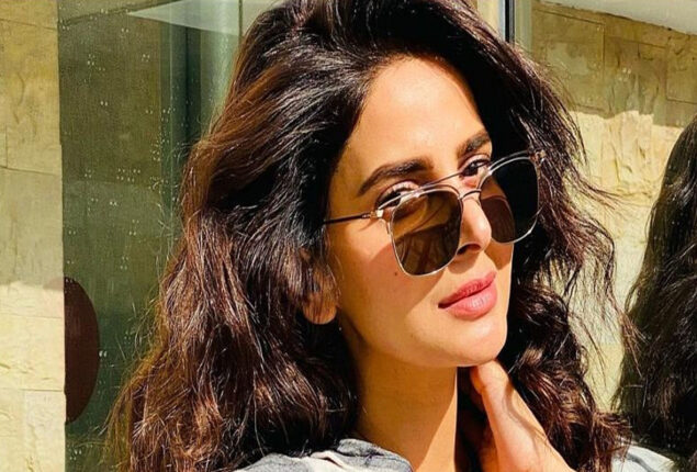 Saba Qamar dancing cheerfully in latest dance video