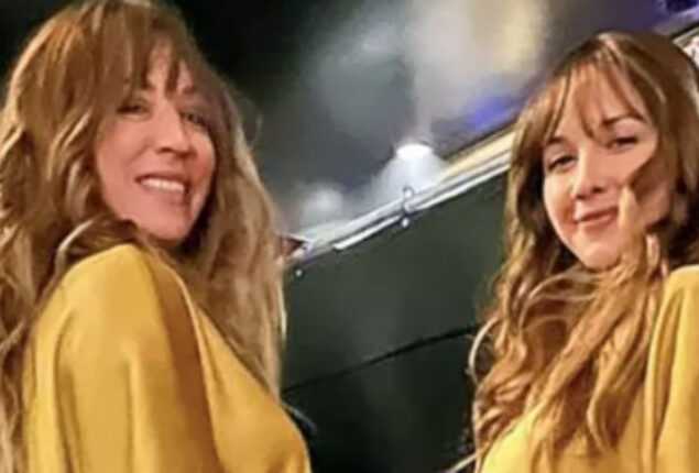 Kaley Cuoco twins with body double, who sports similar baby bump