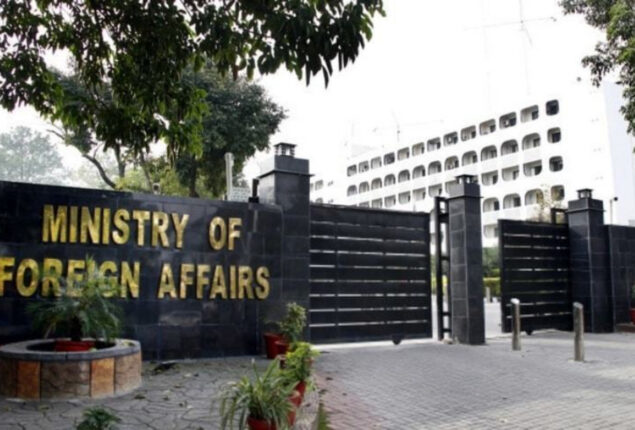 Pakistan, India exchange list of strategic facilities, prisoners