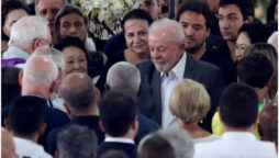 Lula pays respects to Pele,