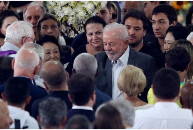 Lula pays respects to Pele,150,000 people come to the stadium wake
